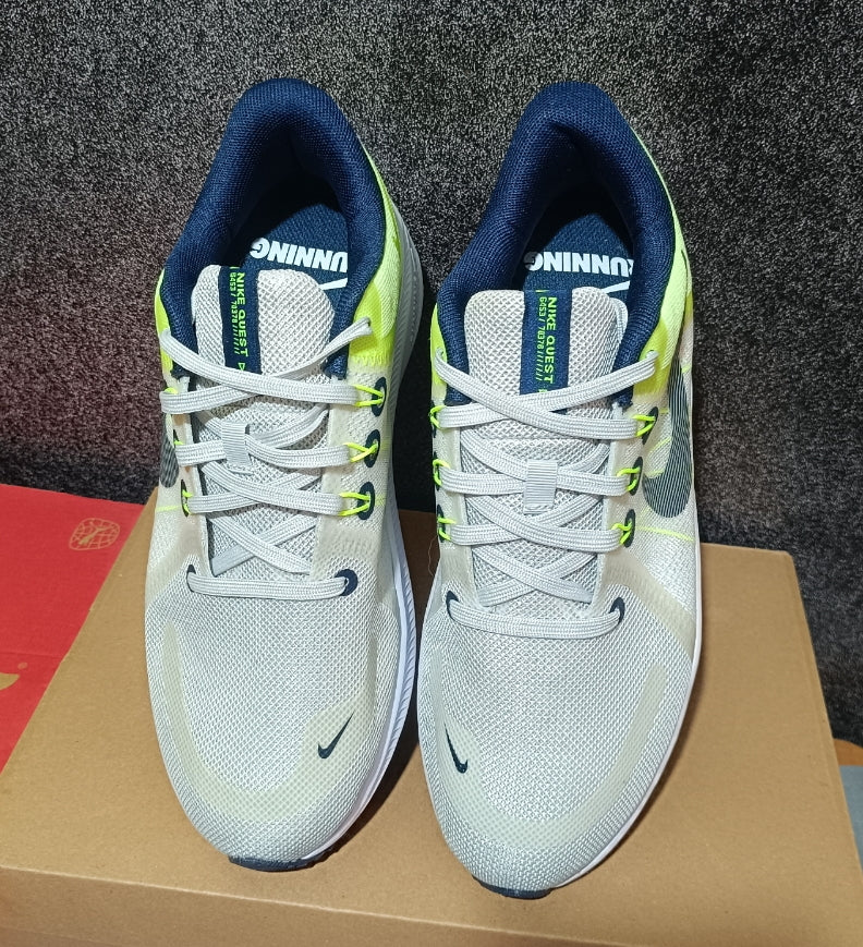 Zapatillas Nike running gris quest 4