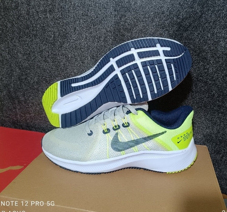Zapatillas Nike running gris quest 4
