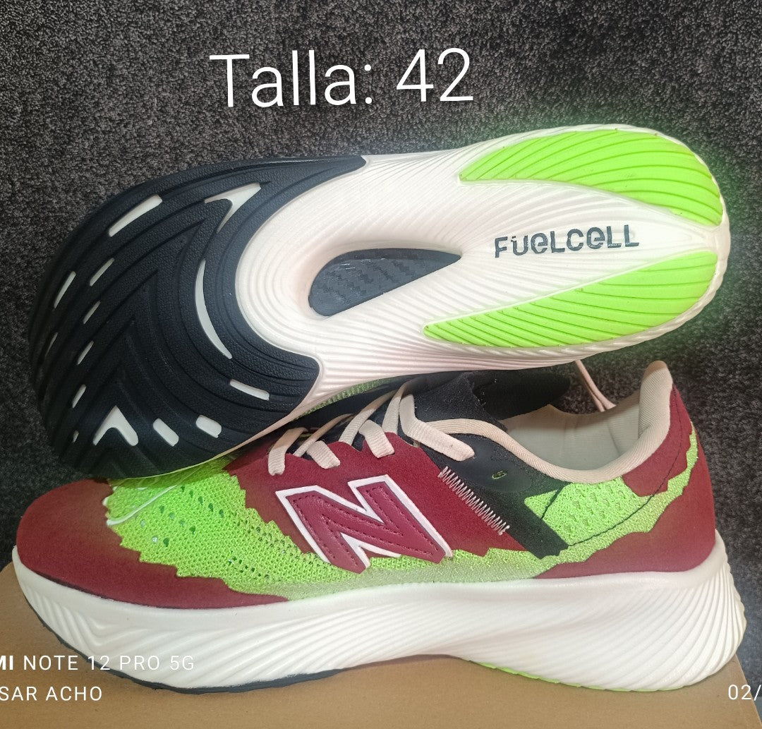 Zapatilla New Balance Fuelcell RC Elite para correr