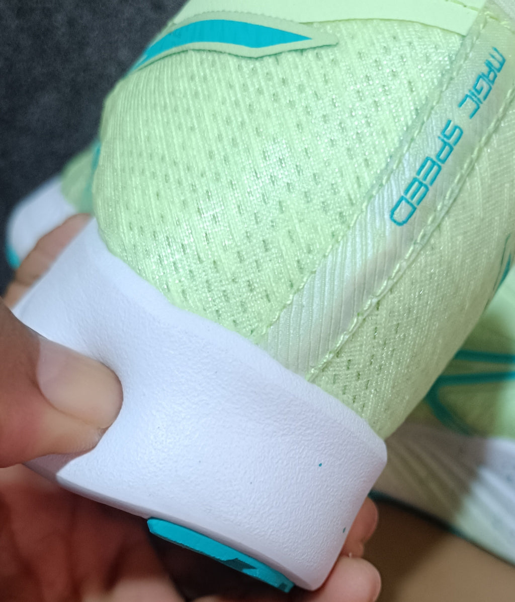Zapatilla Asics Magic Speed de espuma ligera para dama