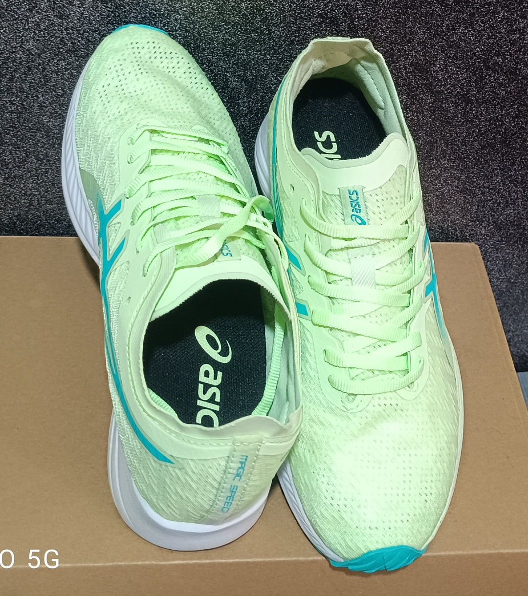 Zapatilla Asics Magic Speed de espuma ligera para dama