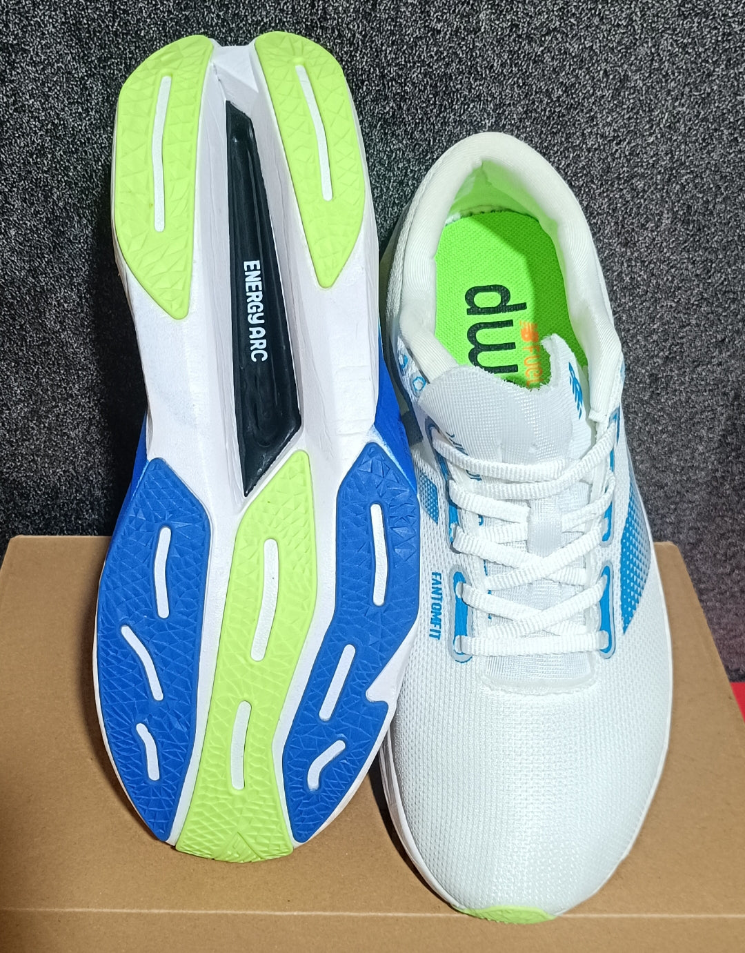 Zapatilla New Balance Fuelcell V4